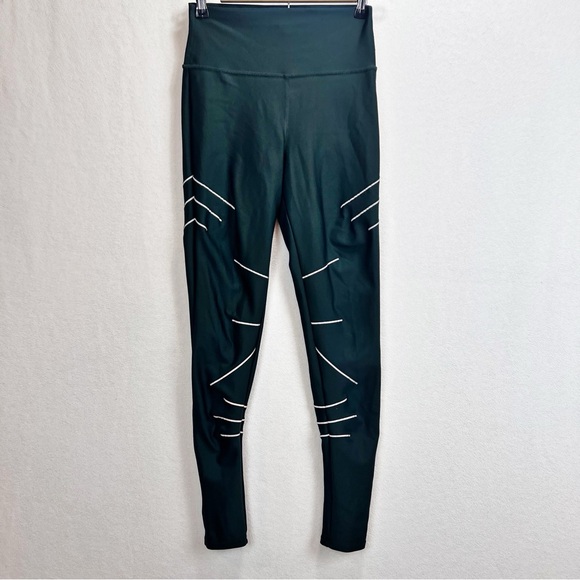 ALO Yoga Sequence Reflective Leggings in Forest Green - Picture 2 of 9
